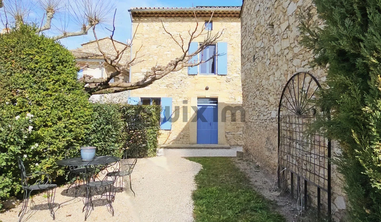 Le Mas — Le Patio des Cyprès de Provence
